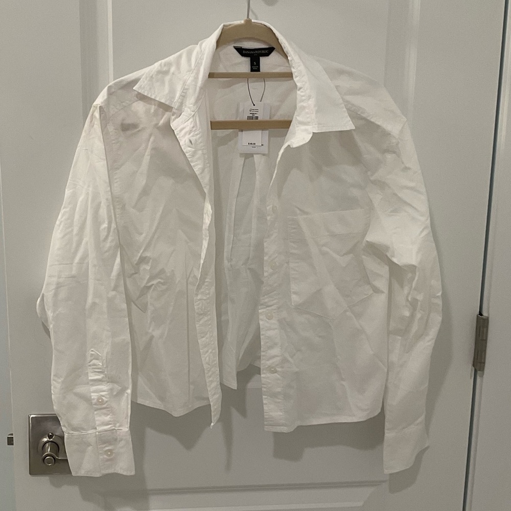 NWT- Cropped white banana republic button up